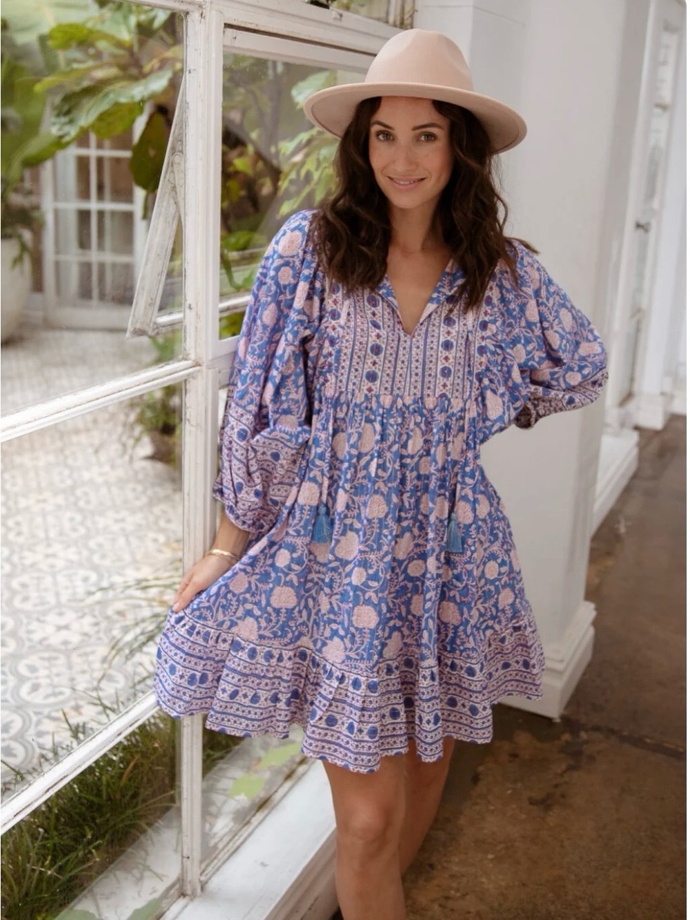 INDIGO DESERT PAISLEY SHIFT Bohemian Floral Tiered Mini Dress in Lavender Pink